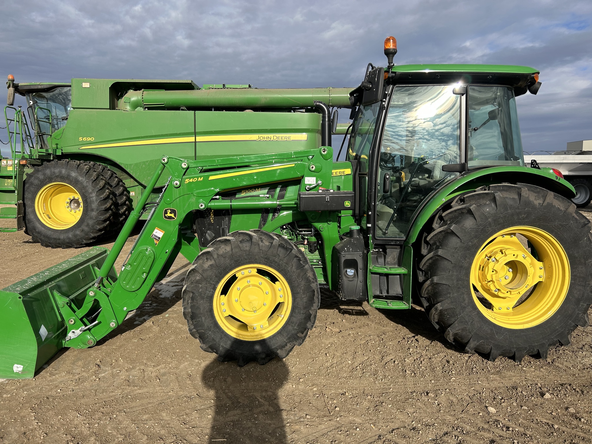 JOHN DEERE 5100M TRACTOR - Image 4
