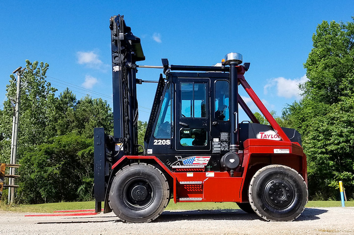 24-in. LC Pneumatic Tire Forklift / X-220S