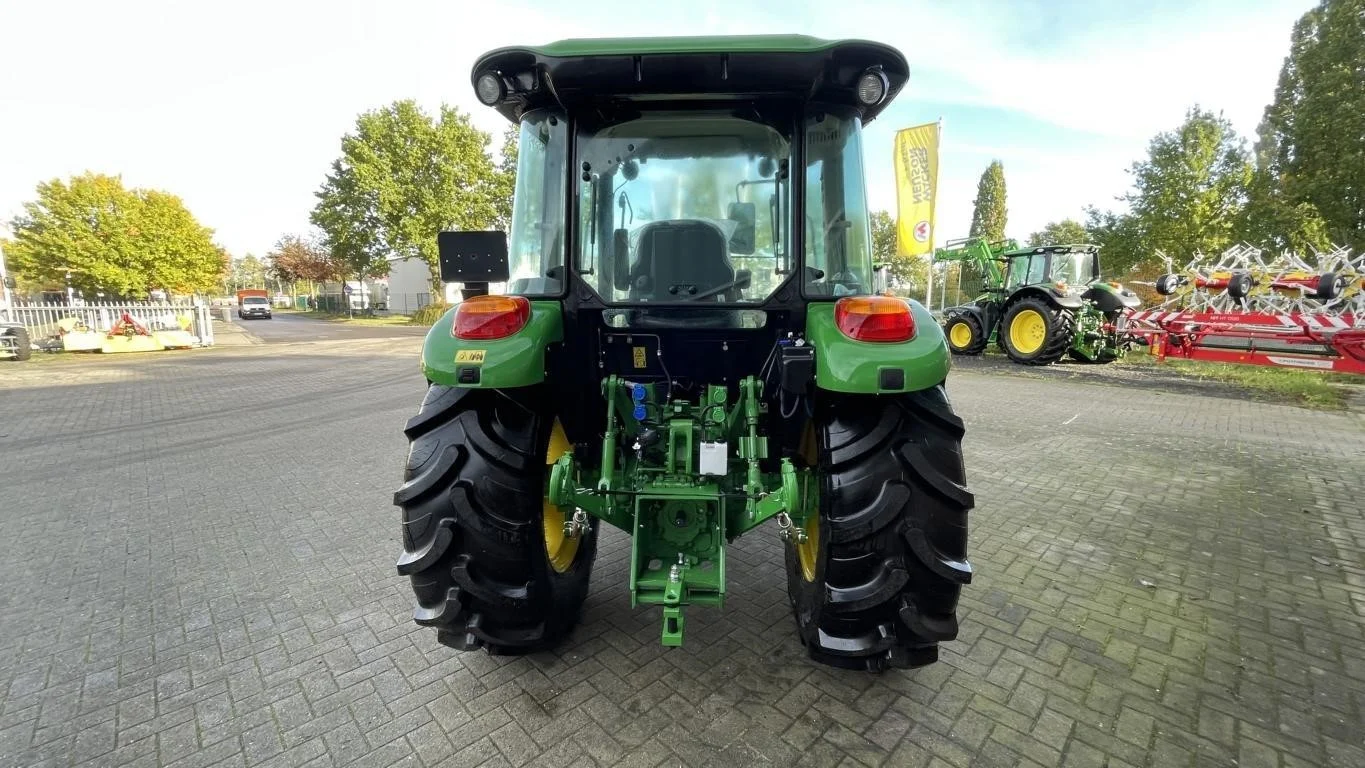 JOHN DEERE 5058E TRACTOR - Image 4