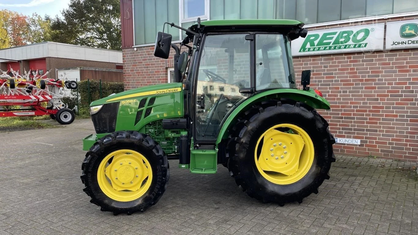 JOHN DEERE 5058E TRACTOR - Image 3